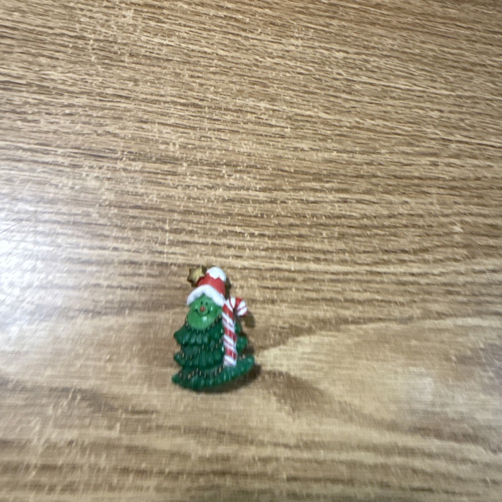 Hallmark Hard Plastic Lapel Pin Smile‎ Face Christmas Tree With Santa Hat 1981